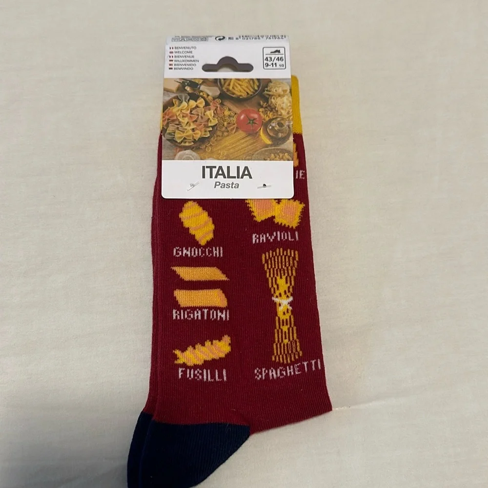 NWT RARE ‘Italia Pasta’ printed crew socks in Red OS
